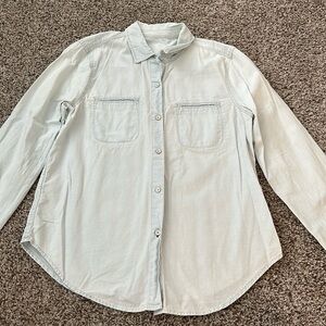 Gap women’s denim shirt size medium light wash